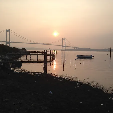 Bed & Breakfast By The Bridge